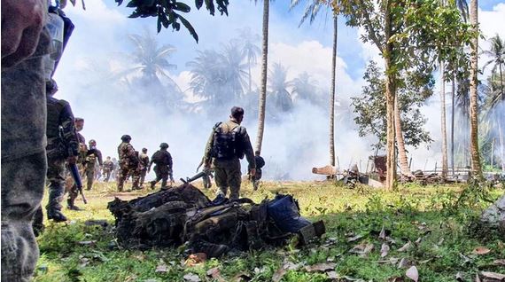 Fifty people dead in Philippine Military plane crash (Photos) 1 1 14