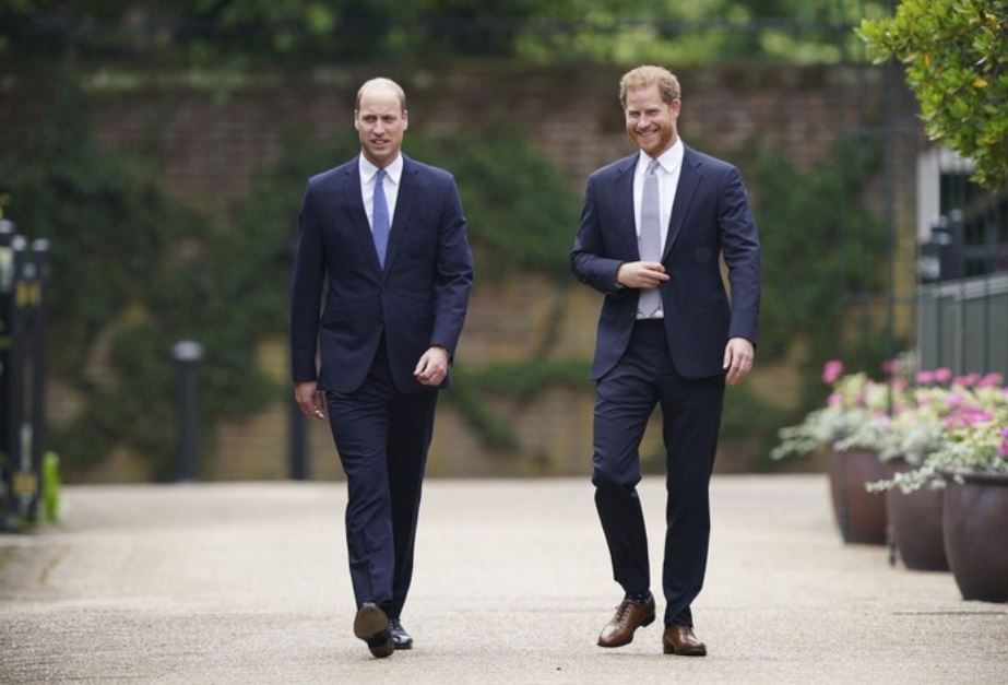 Harry and his brother, William unite to unveil Princess Diana’s statue at Kensington Palace (photos) 2 2 1