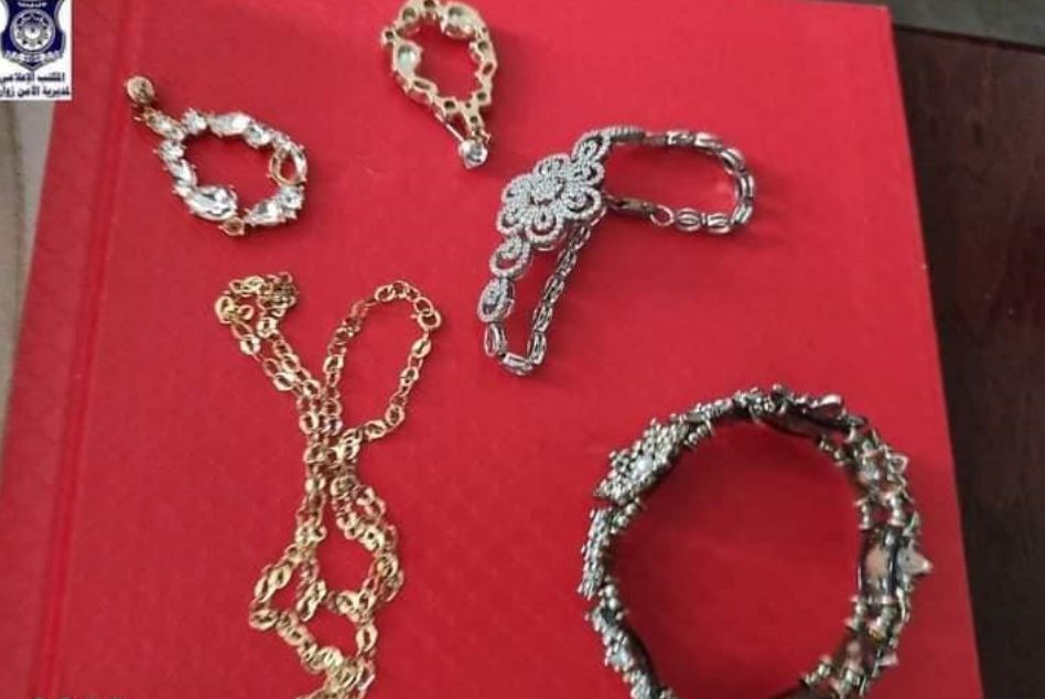 Libya: 2 Nigerian housemaids caught for allegedly stealing employers' gold jewelry and money 2 2 7