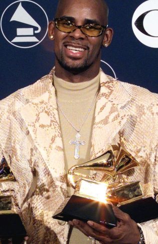 R.Kelly's 'Key to the City' honor in Baton Rouge has been retrieved 1 R.kelly award