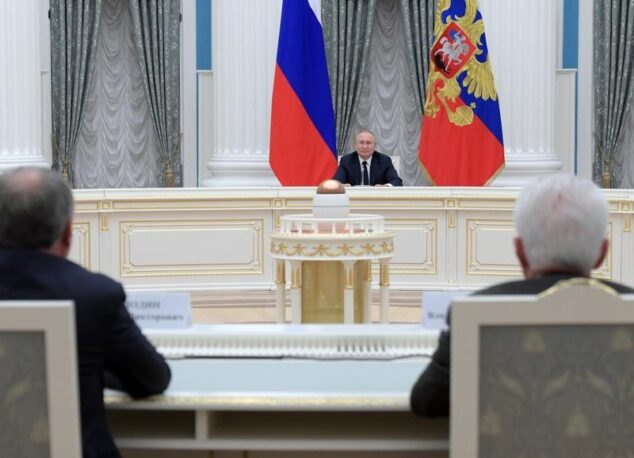 President Putin dissolves the Russian council
